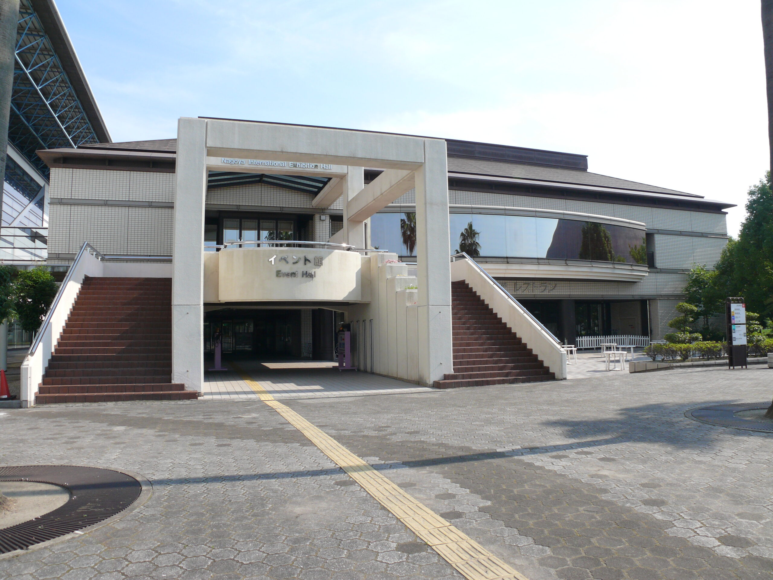 ポートメッセなごやの外観