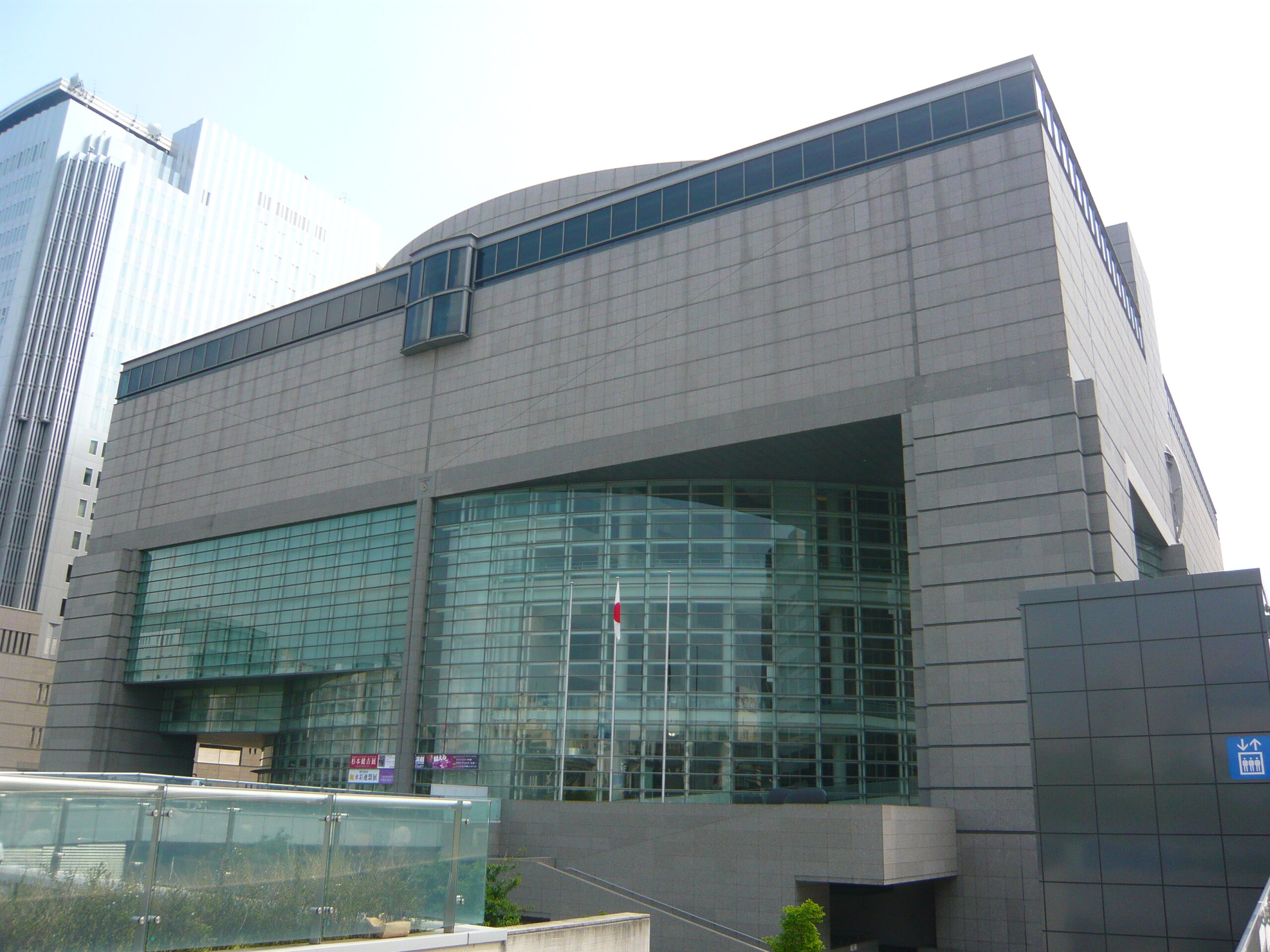 愛知県芸術劇場の外観