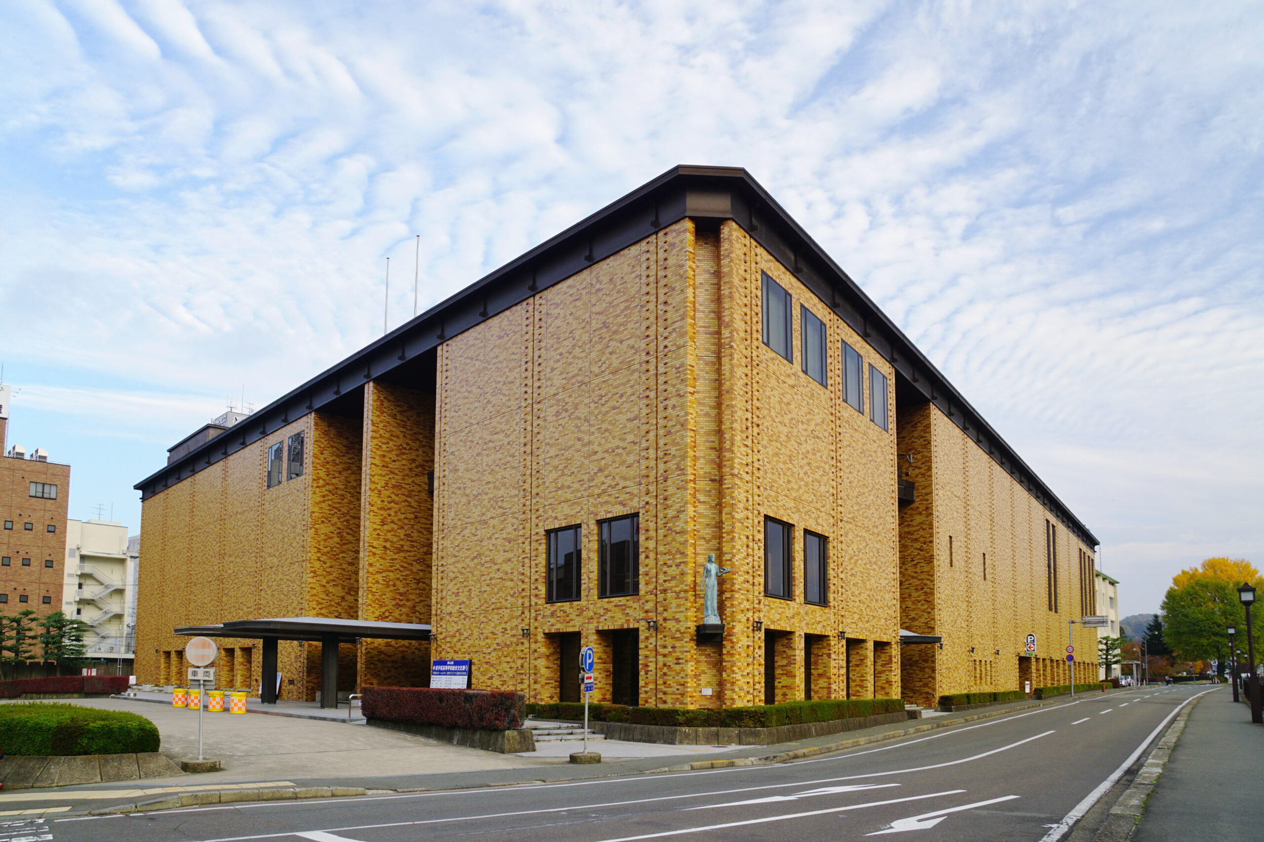 岩手県民会館の外観