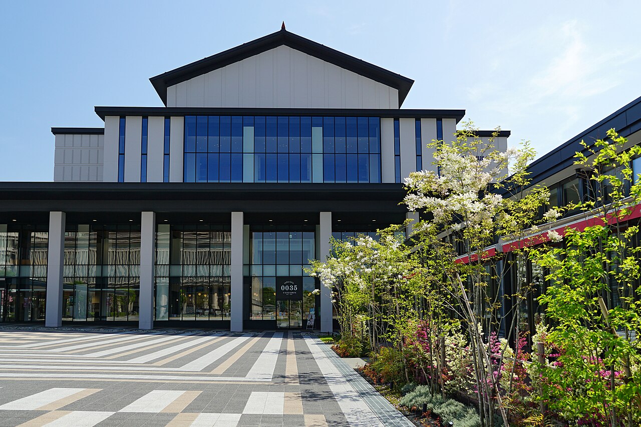 やまぎん県民ホールの外観