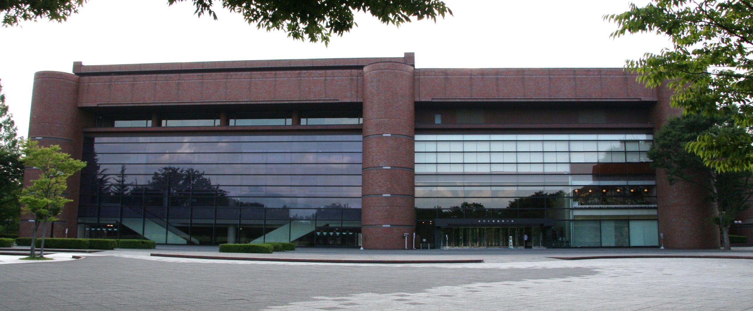 ホクト文化ホールの外観