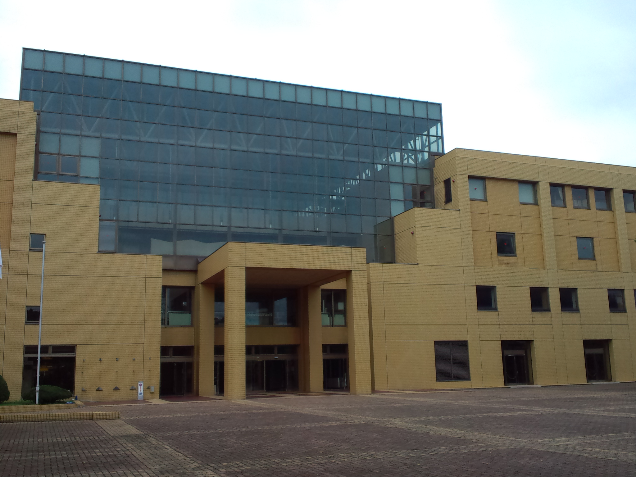 福井フェニックスプラザの外観