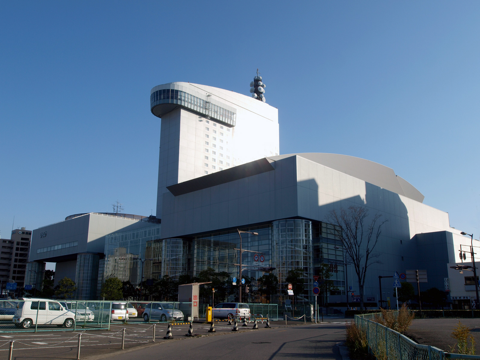 大分iichikoグランシアタの外観