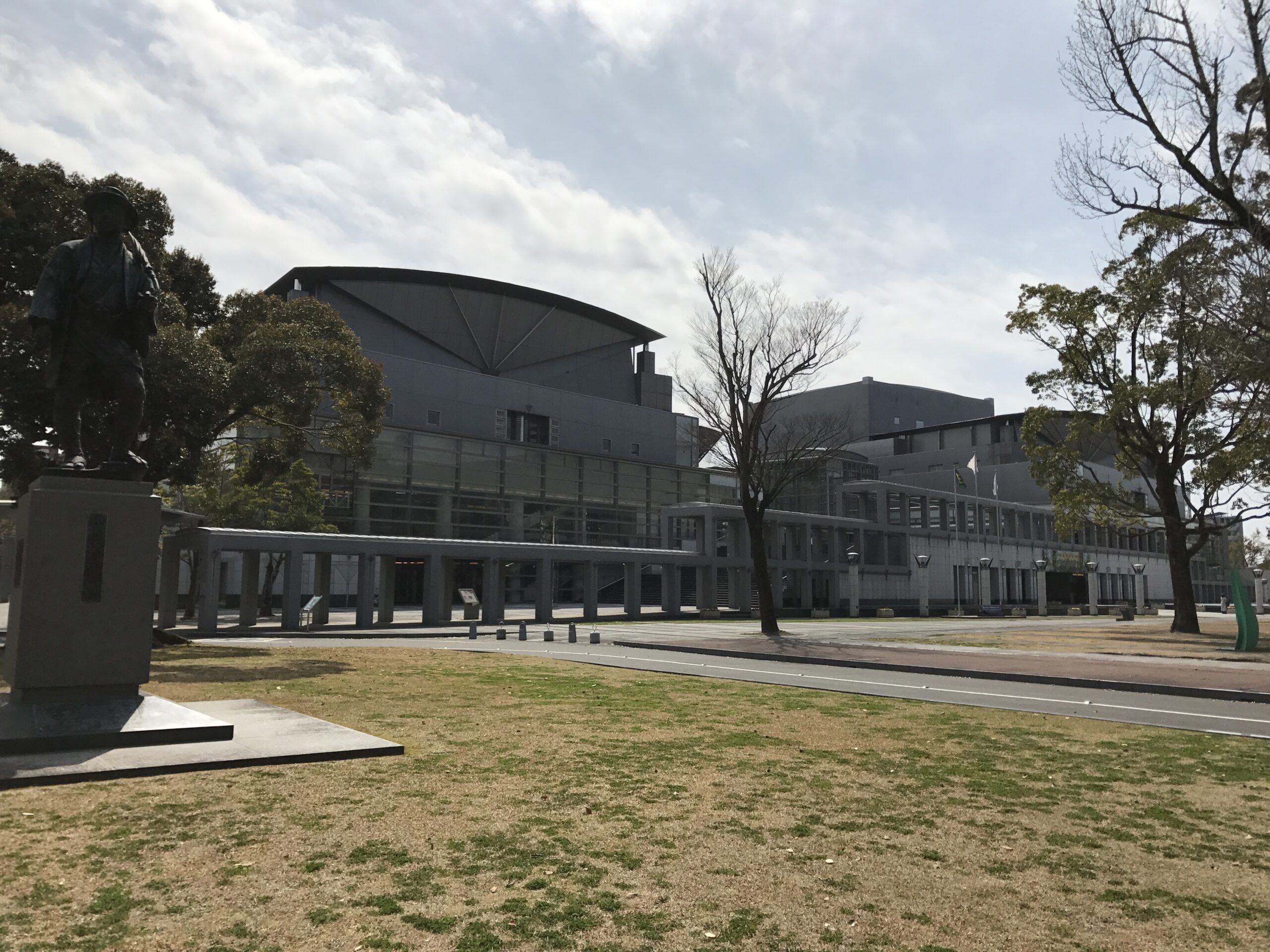 メディキット県民文化センターの外観