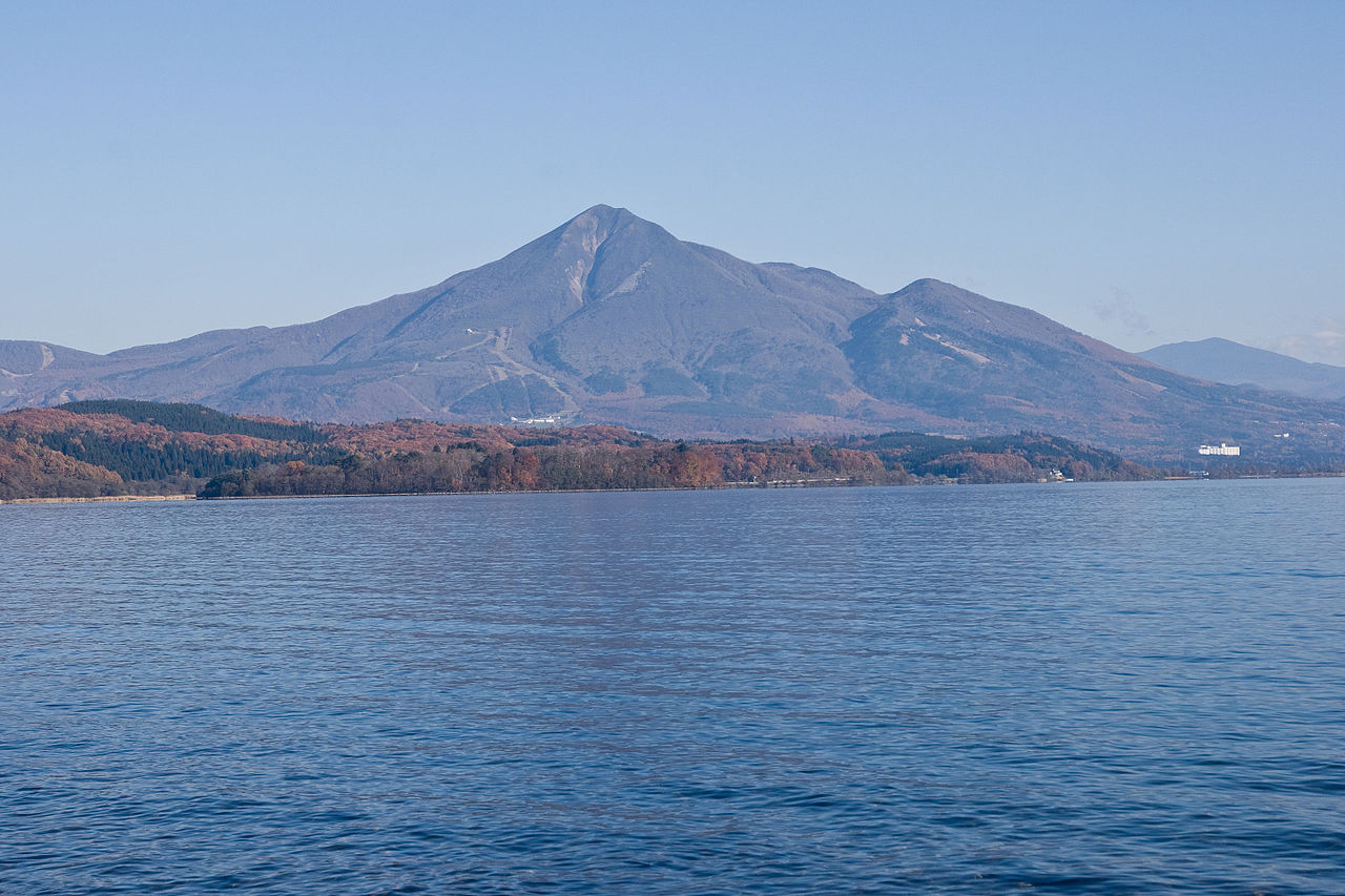 猪苗代湖と磐梯山