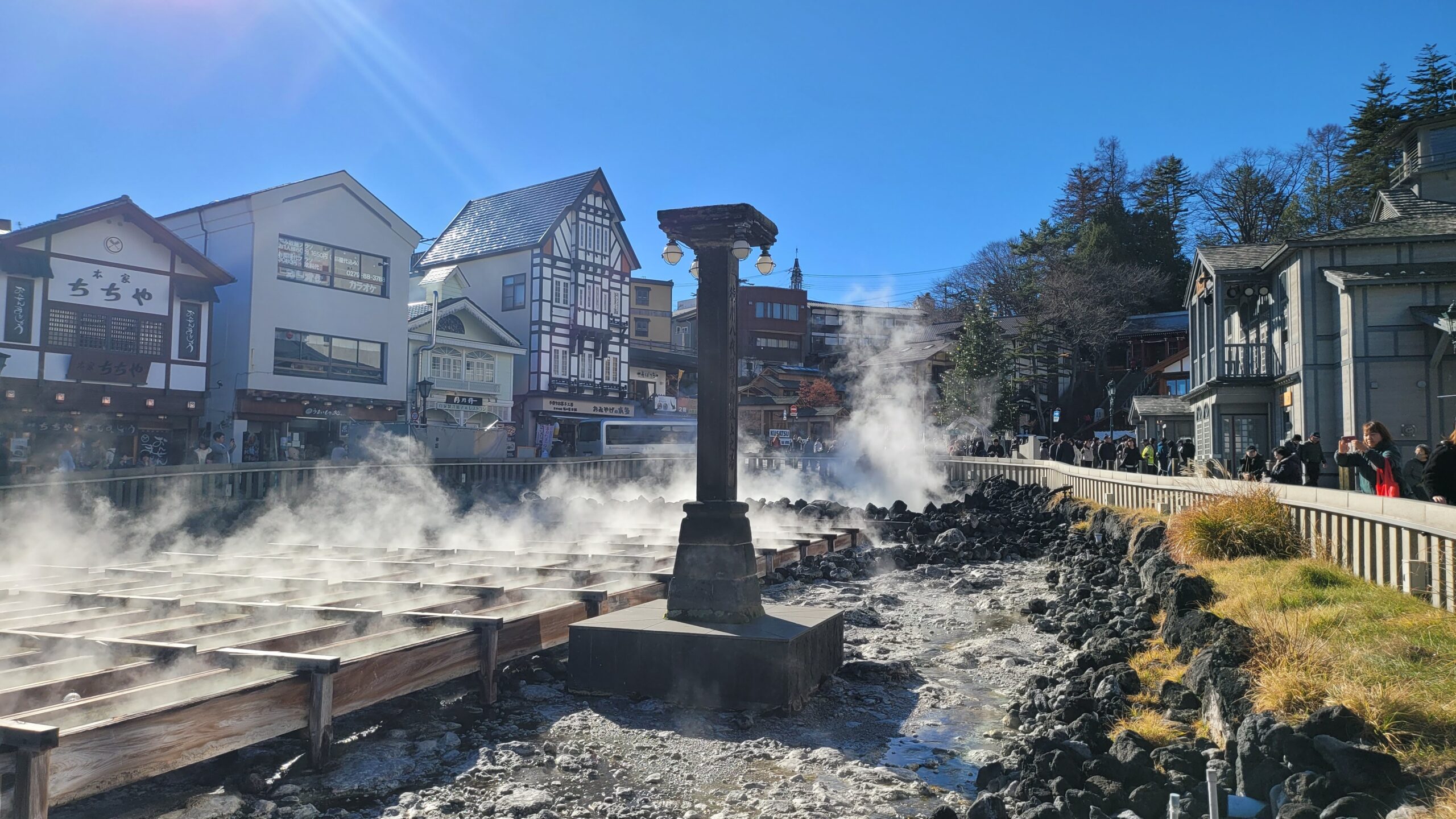 草津温泉湯畑の別角度の風景
