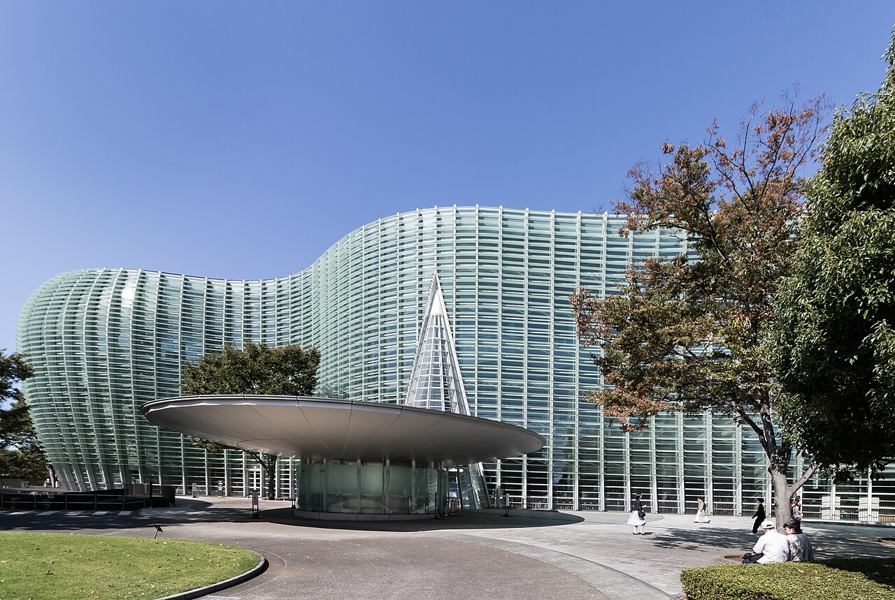 国立新美術館の外観