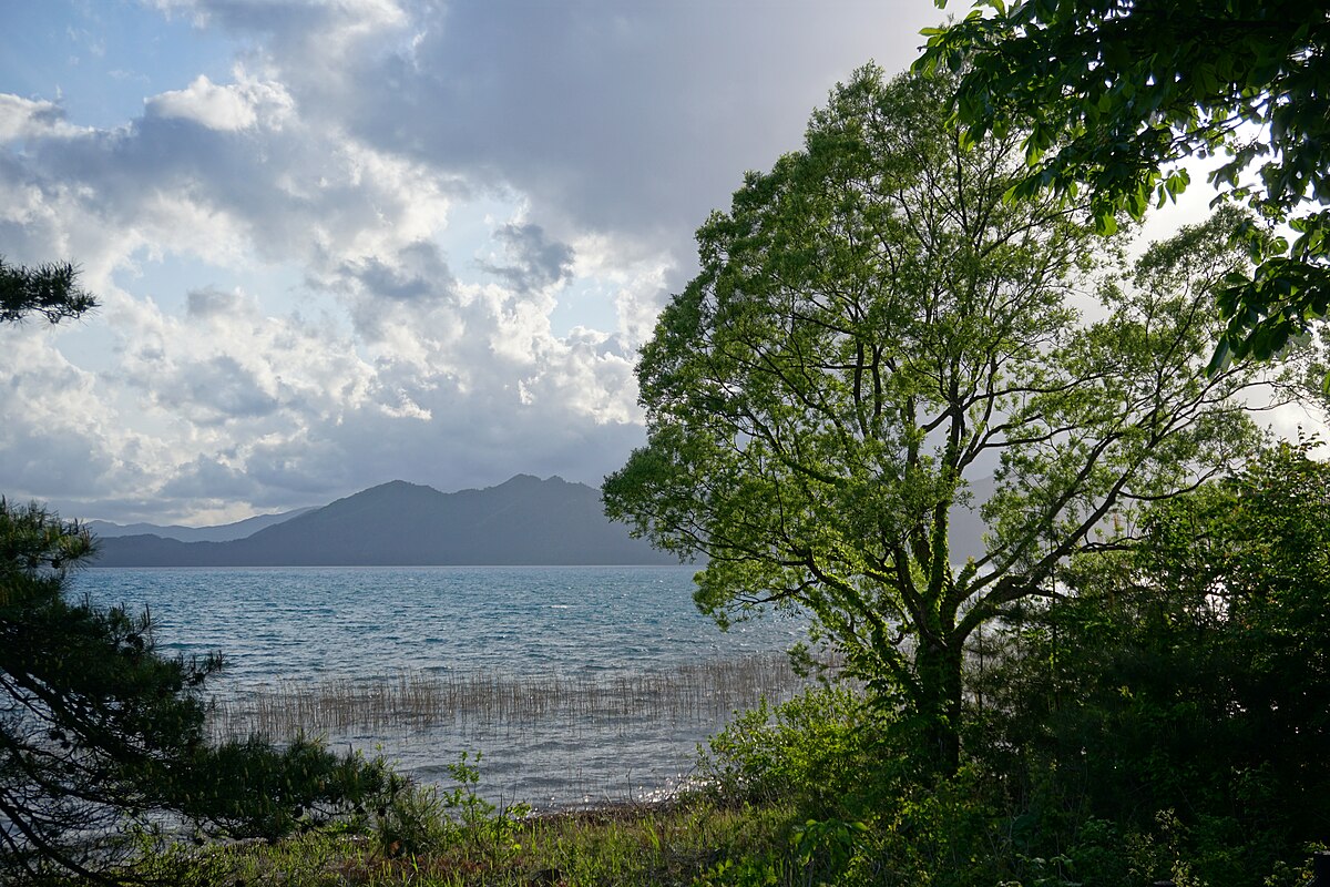 田沢湖の湖畔