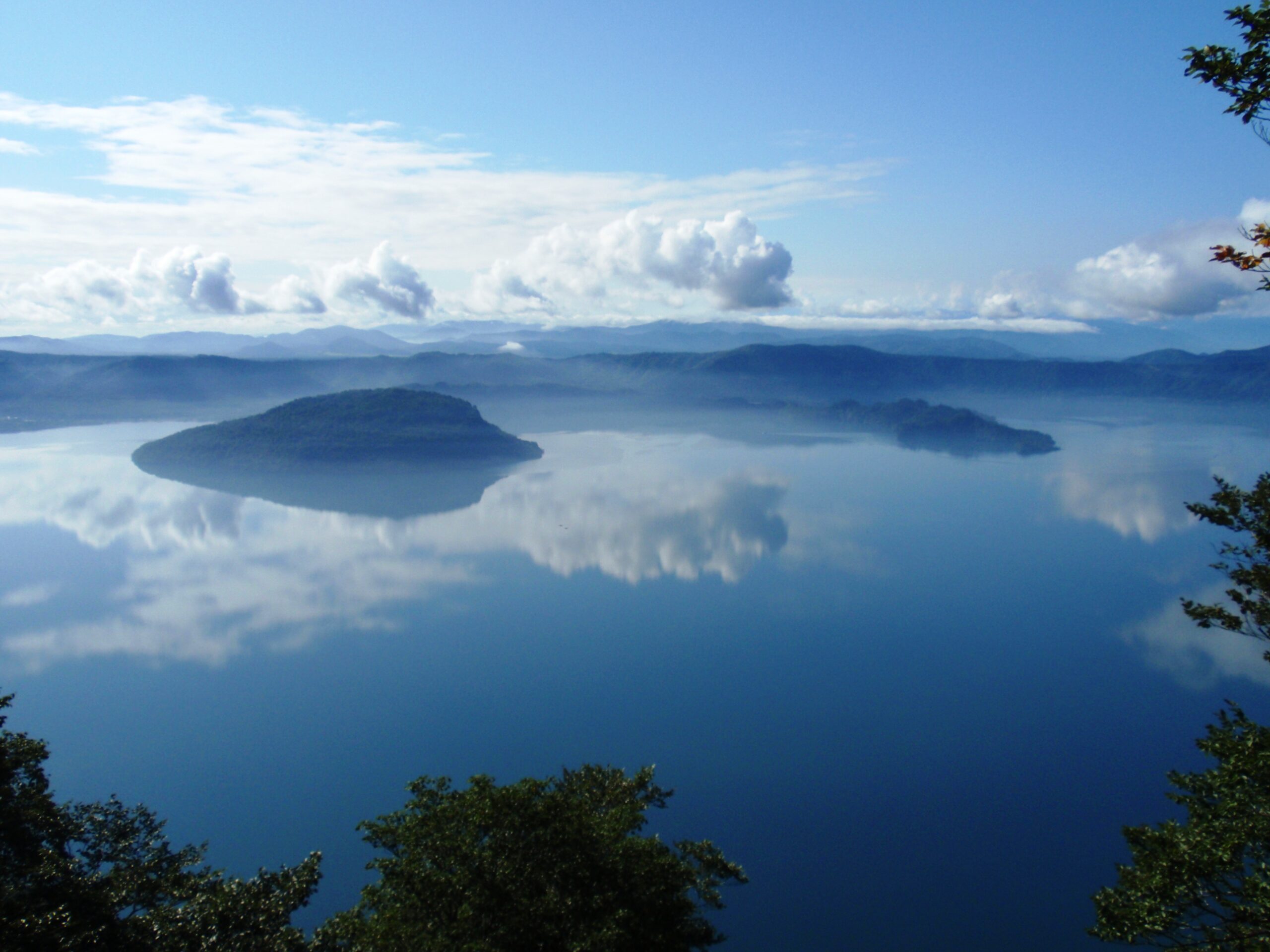 十和田湖の全景（御鼻部山展望台より）