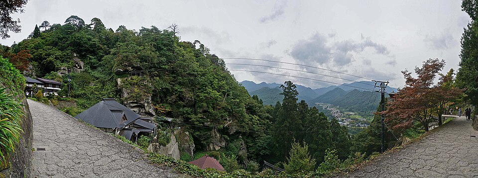 宝珠山 立石寺の外観