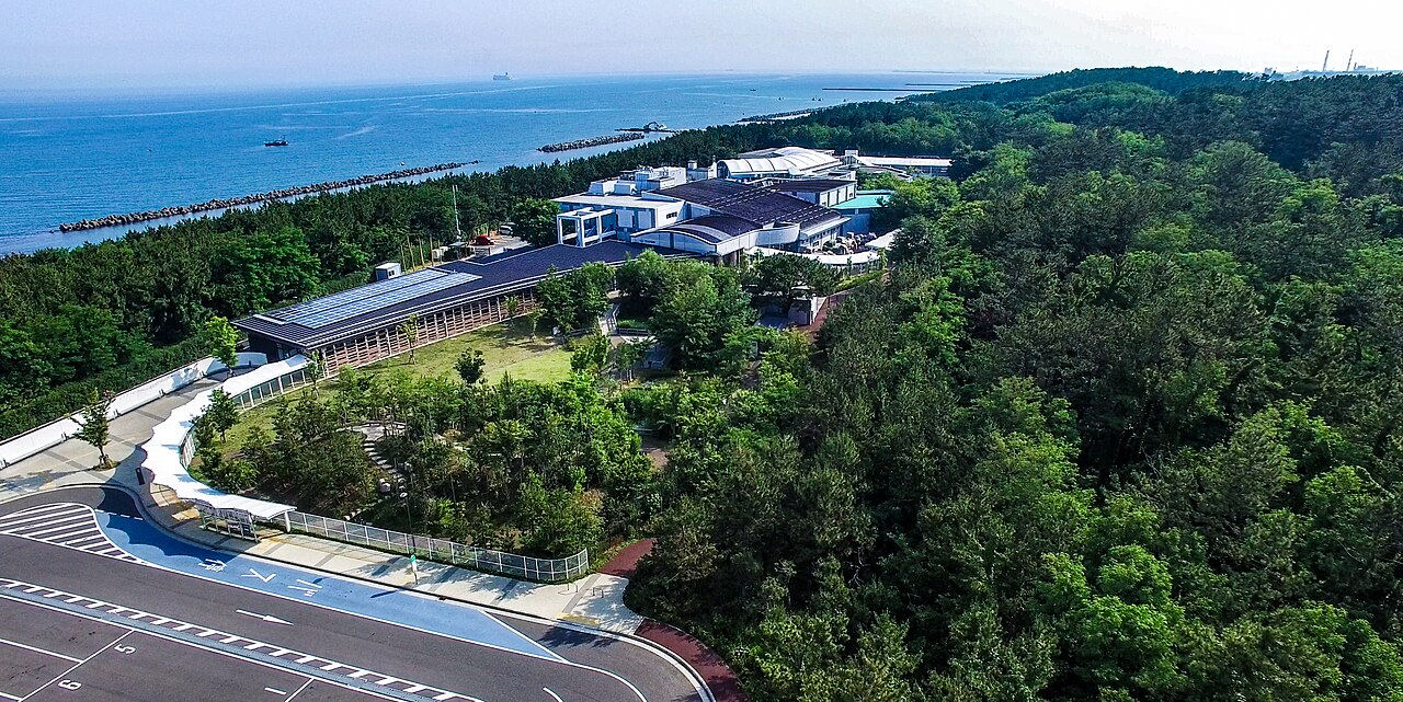 マリンピア日本海の外観