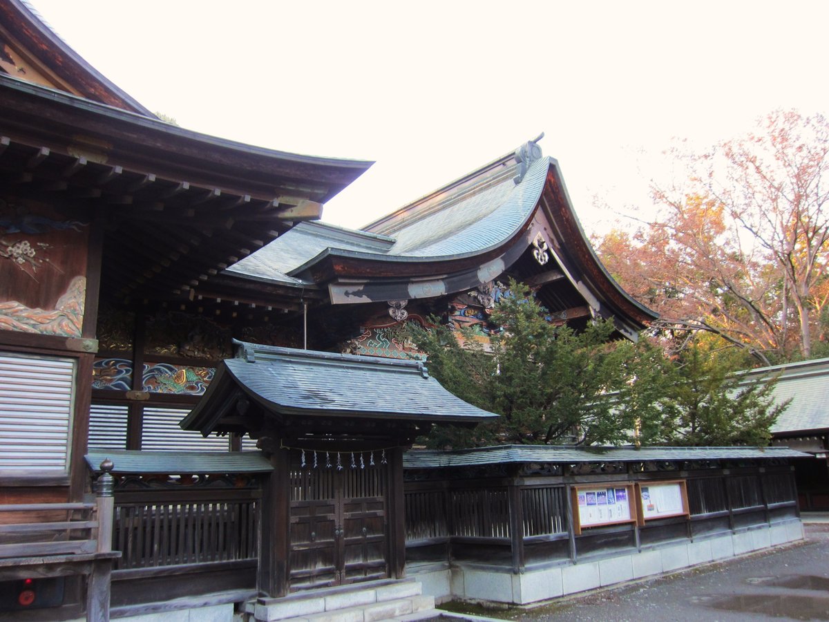 秩父神社 本殿の側面（極彩色彫刻）