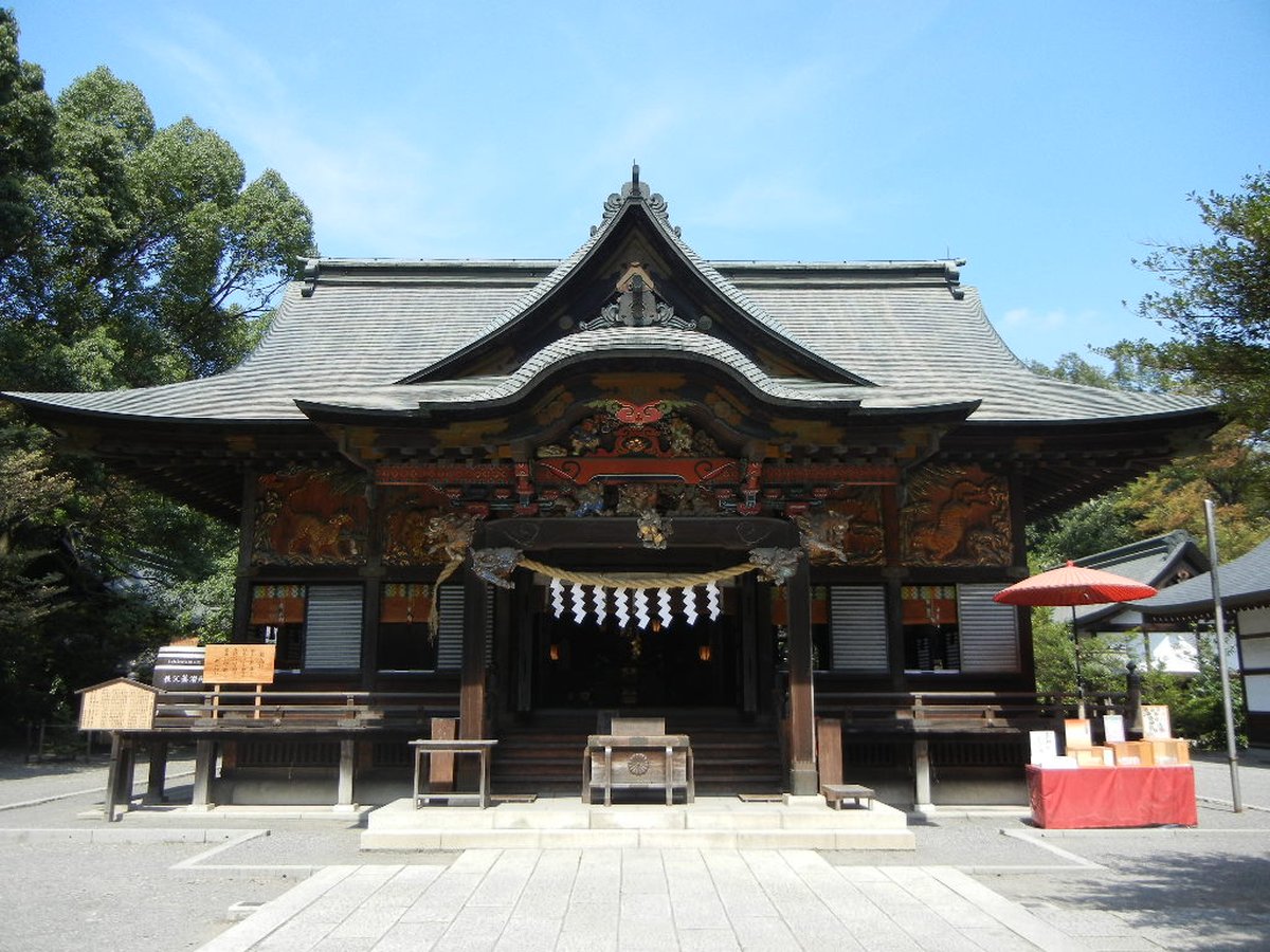 秩父神社の拝殿と境内