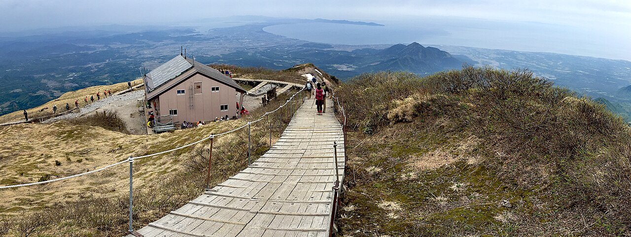 春の大山(だいせん)