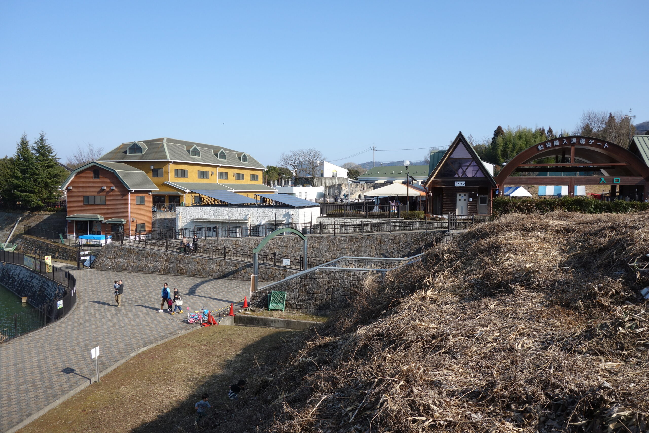 福山市立動物園の園内風景