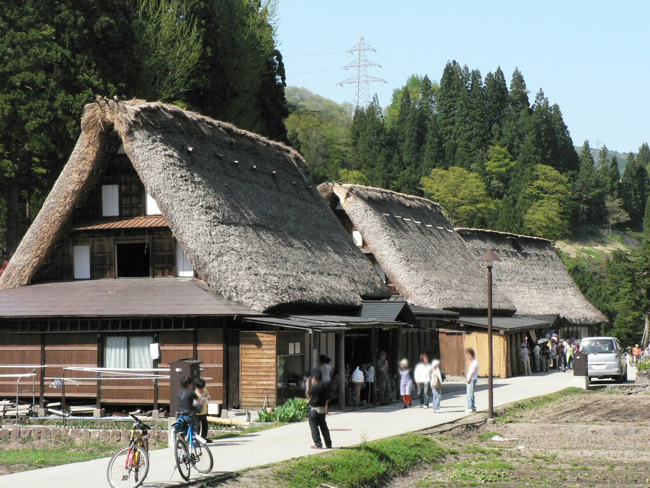 五箇山相倉合掌造り集落の棚田と茅葺き家屋