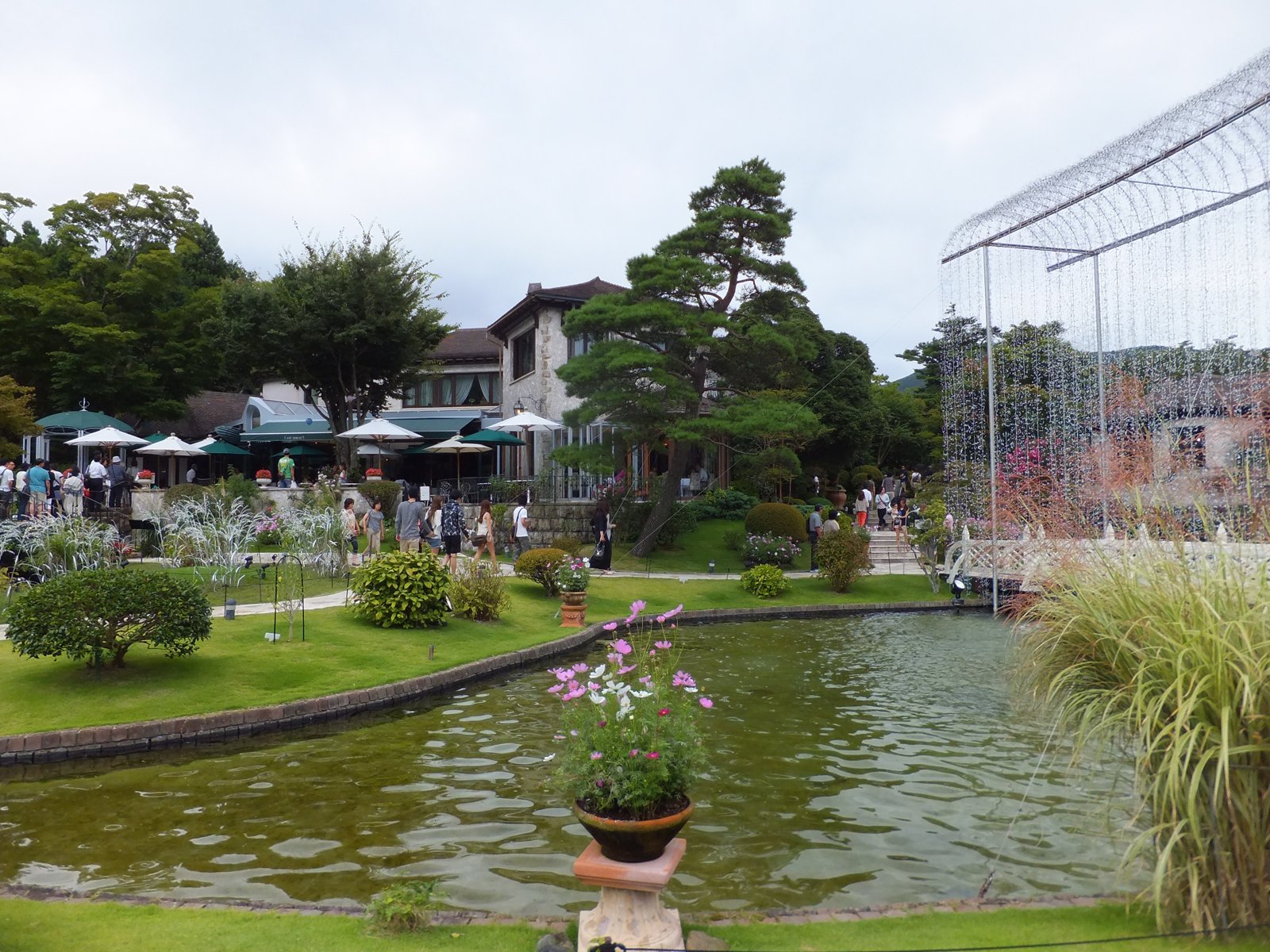 箱根ガラスの森美術館の風景(別アングル)
