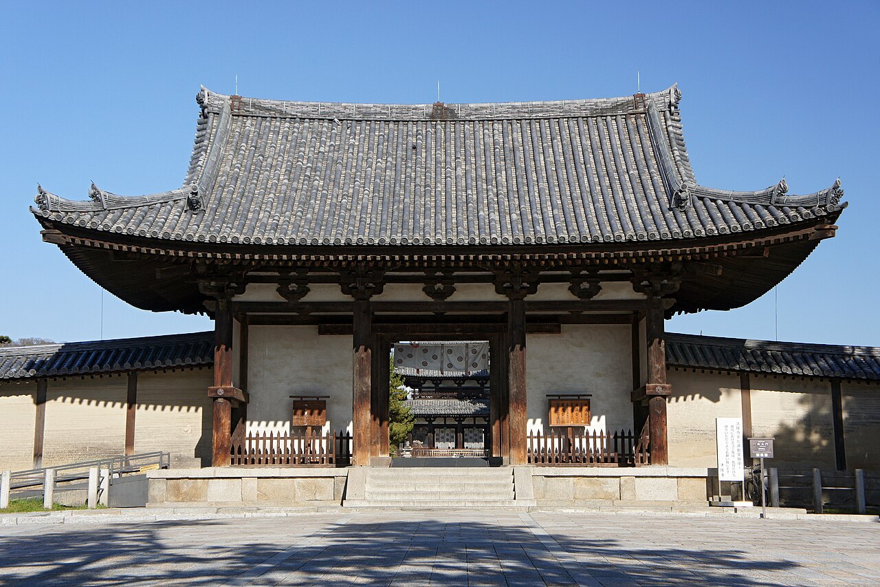 法隆寺の中門と参道