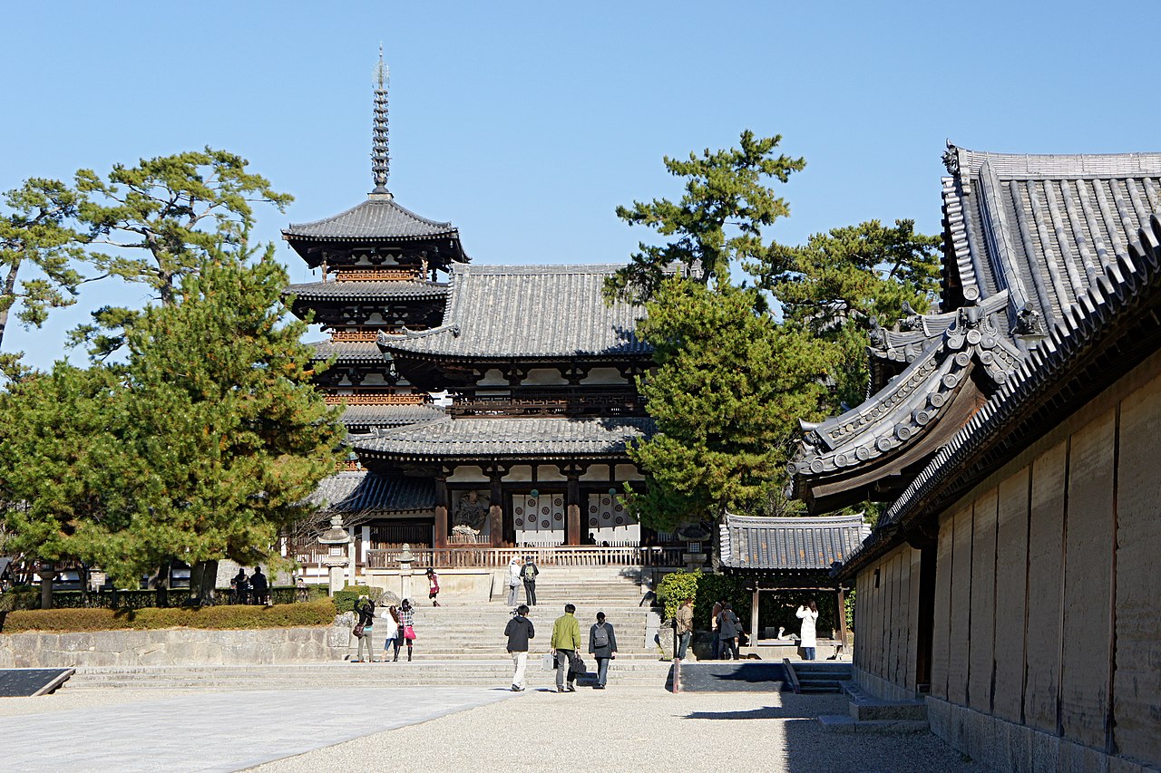 法隆寺の五重塔と金堂（西院伽藍）