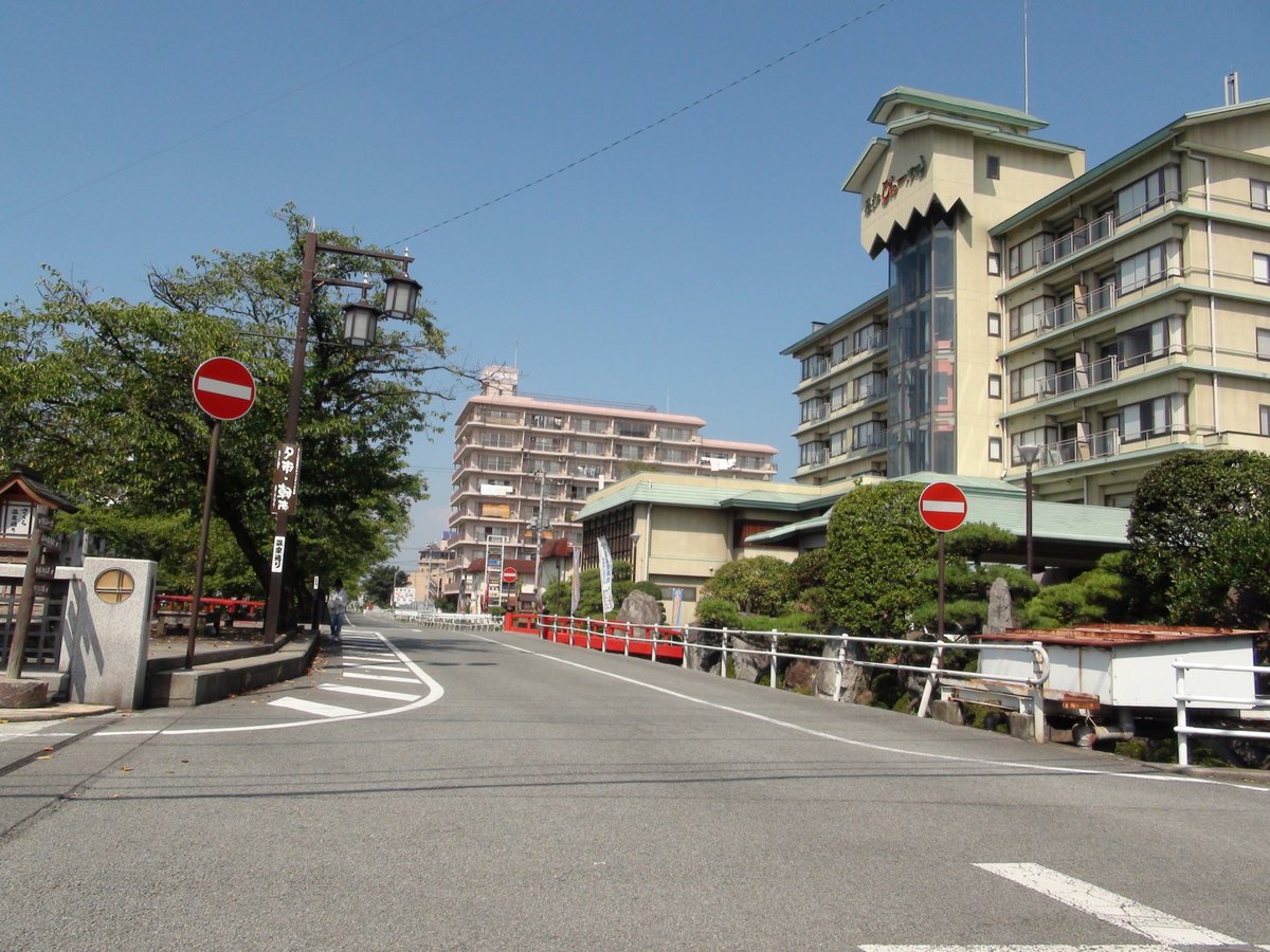 石和温泉の温泉街