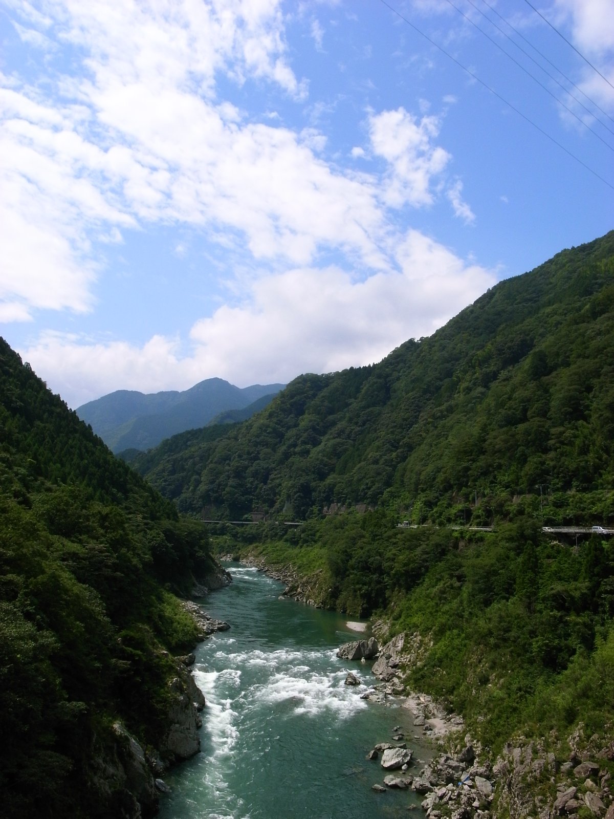 祖谷渓を流れる祖谷川の渓谷美