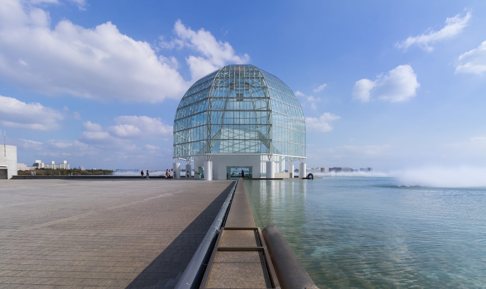 葛西臨海水族園のガラスドーム外観