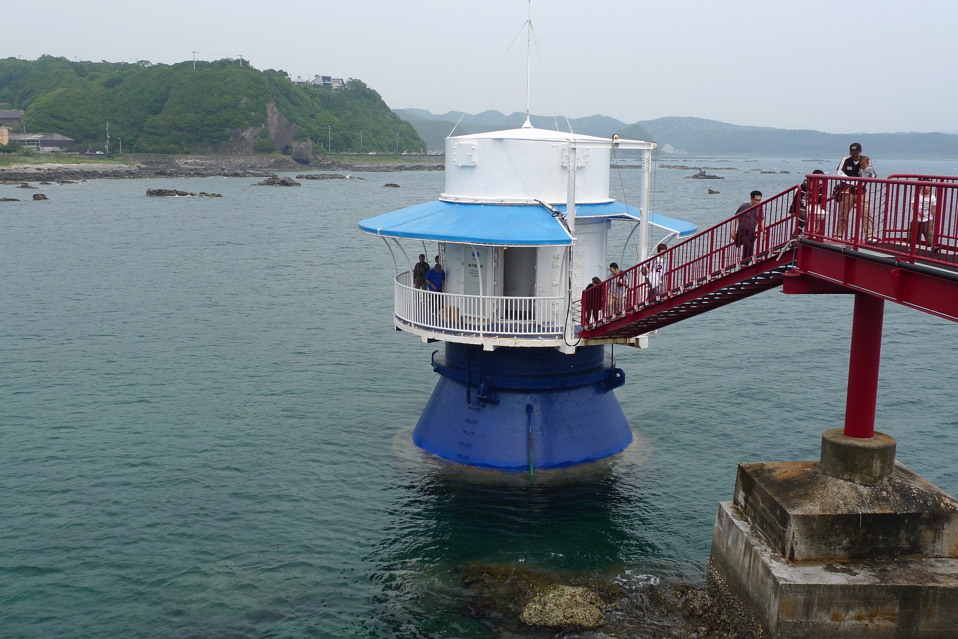 串本海中公園 海中展望塔