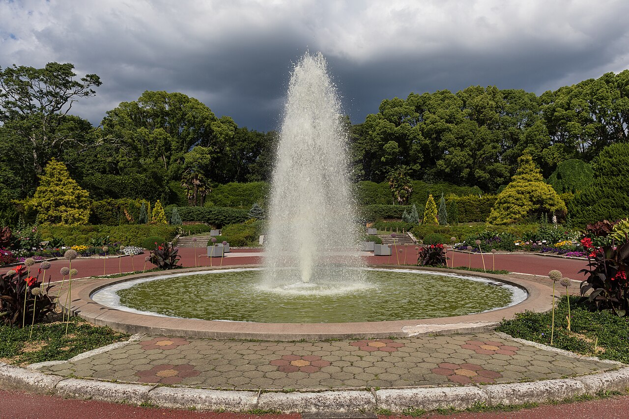 京都府立植物園の噴水と緑
