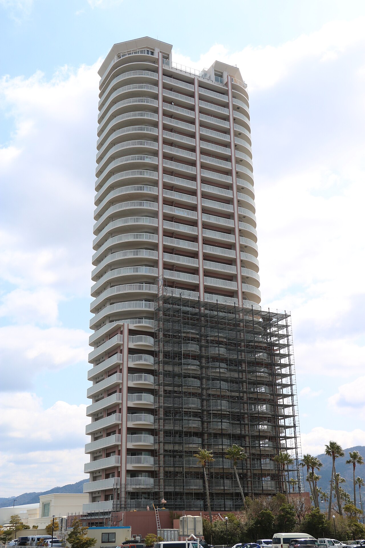 和歌山マリーナシティのシエルヴィータと黒潮市場（マリンブリッジから）