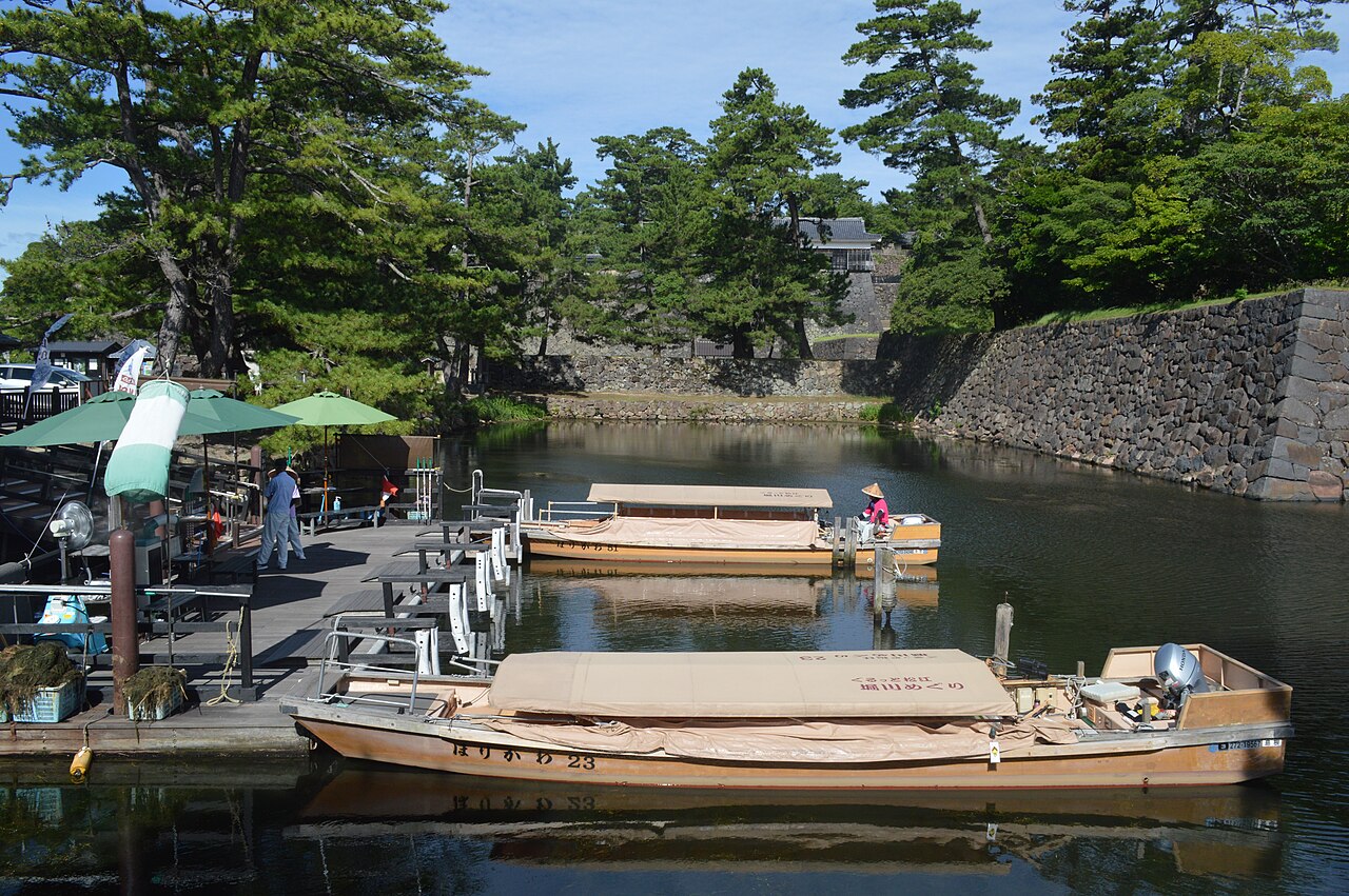 松江城堀川遊覧船と城下町の水辺風景
