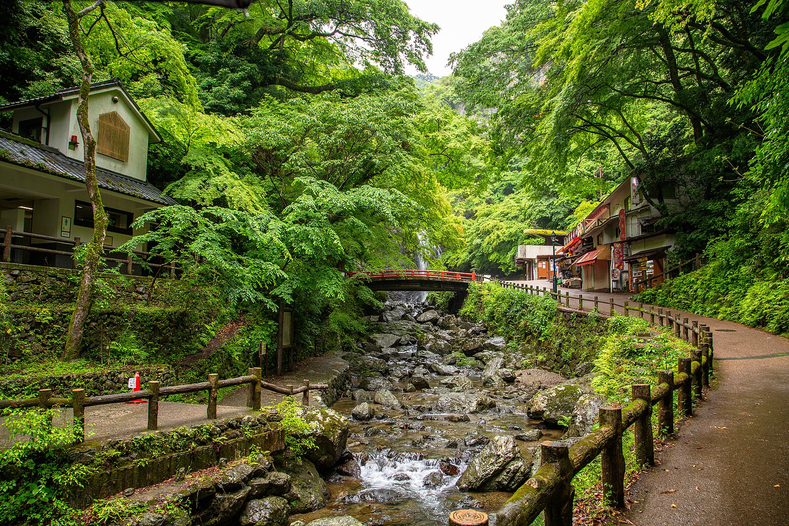 箕面公園 箕面大滝の遊歩道