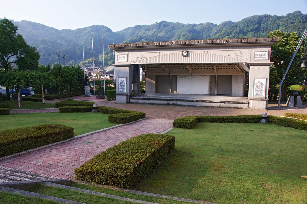 三朝温泉キュリー広場と温泉街