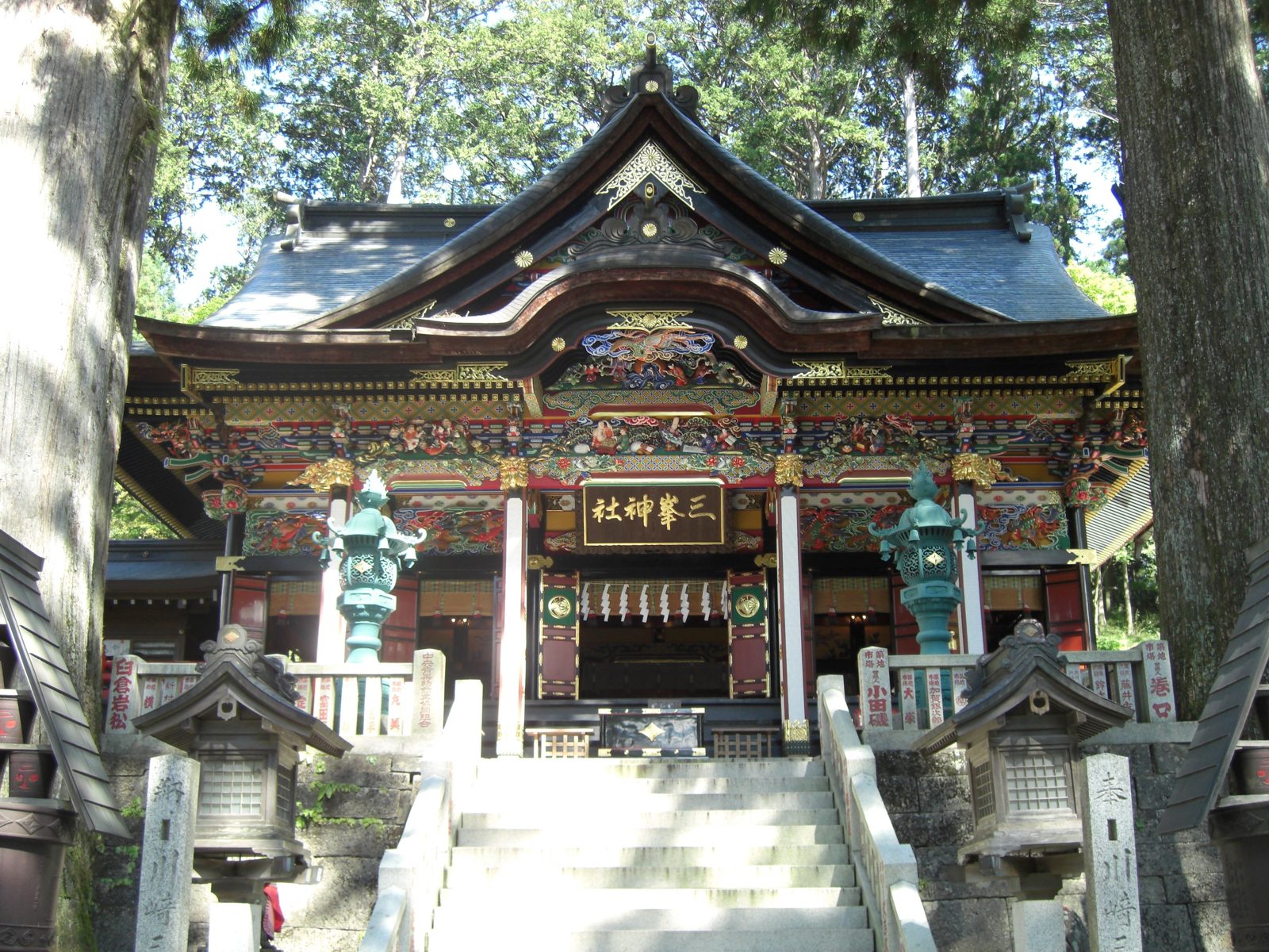 三峯神社の拝殿