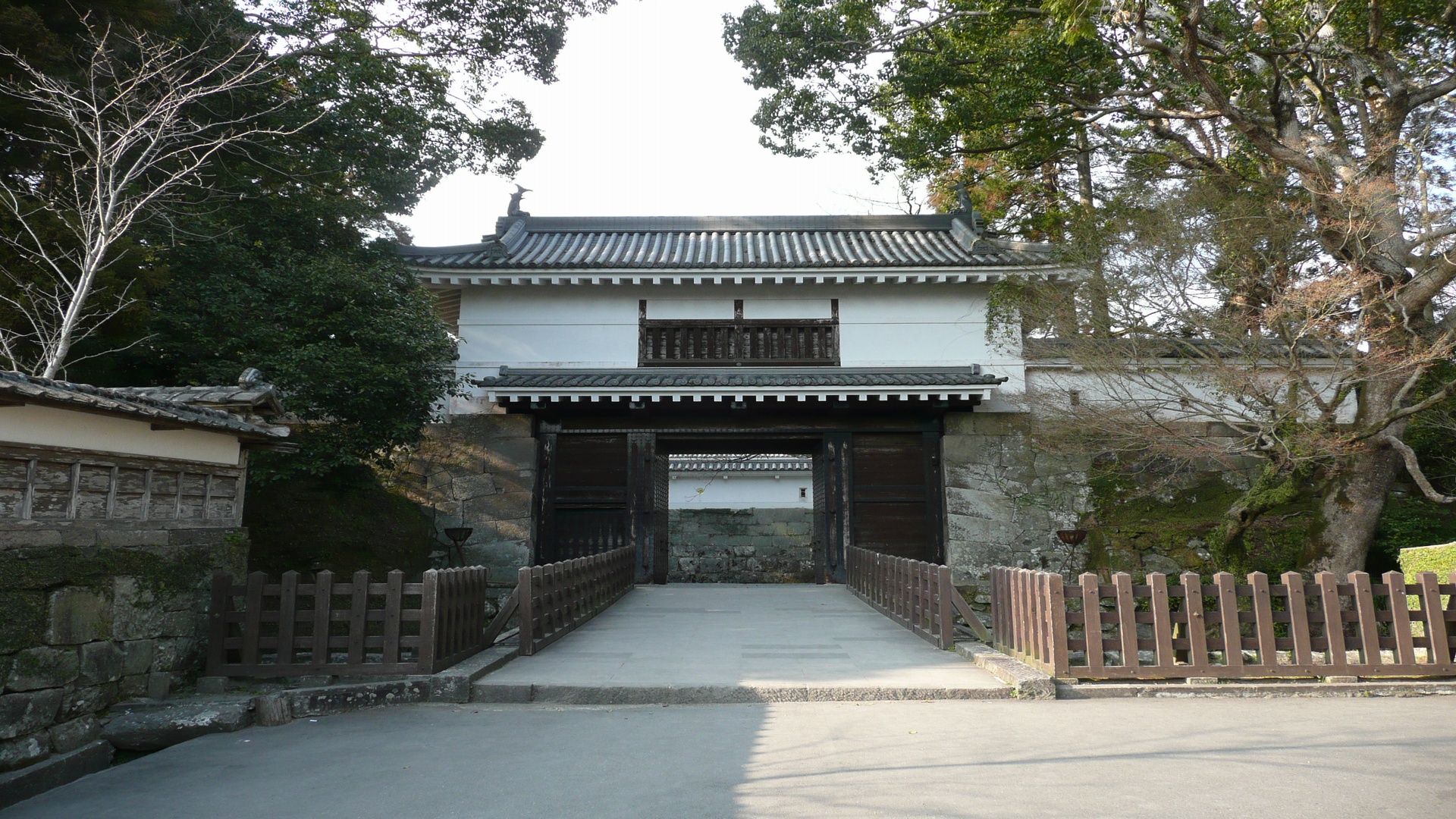 飫肥城の大手門と石垣