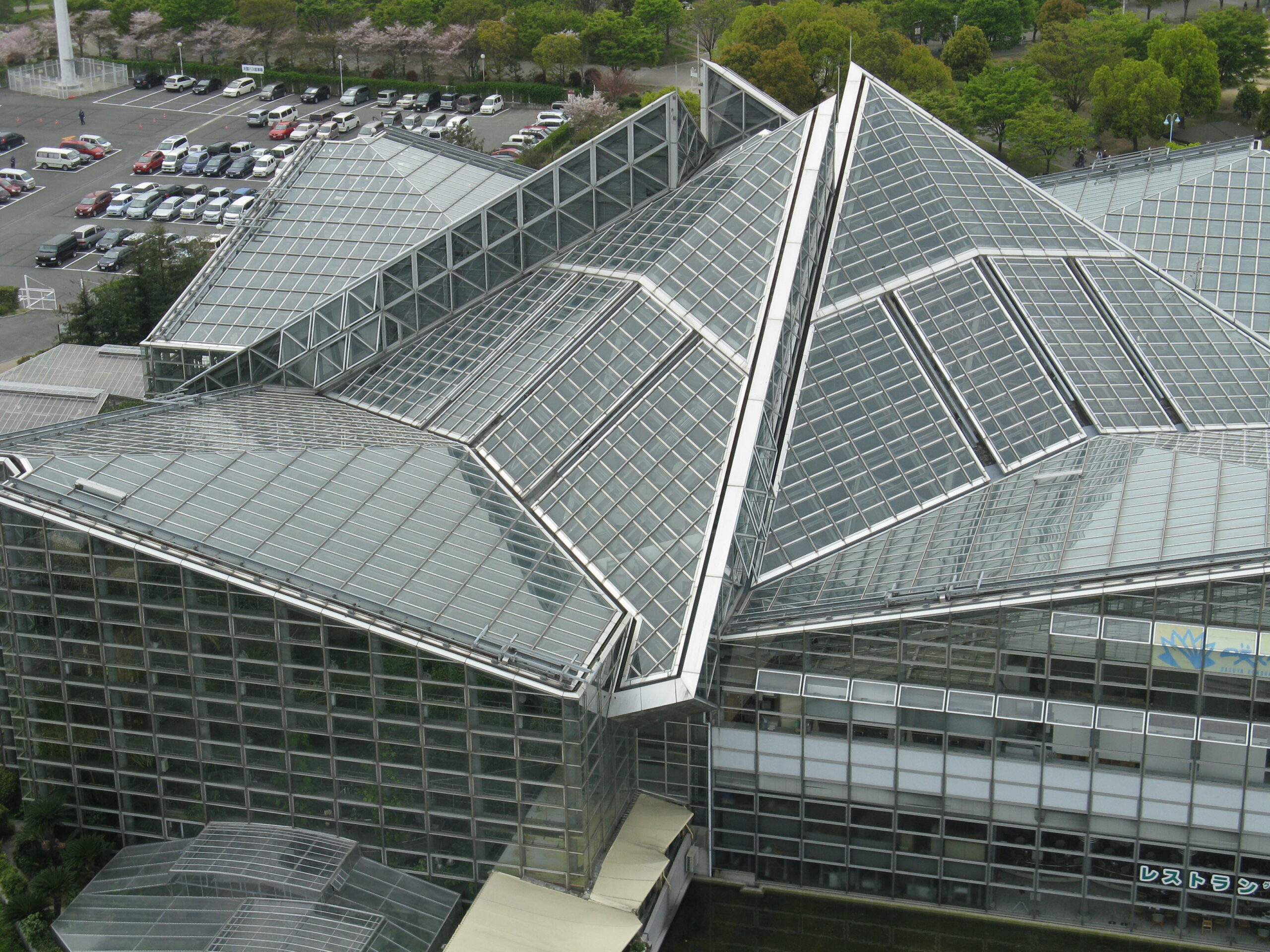 咲くやこの花館の建物
