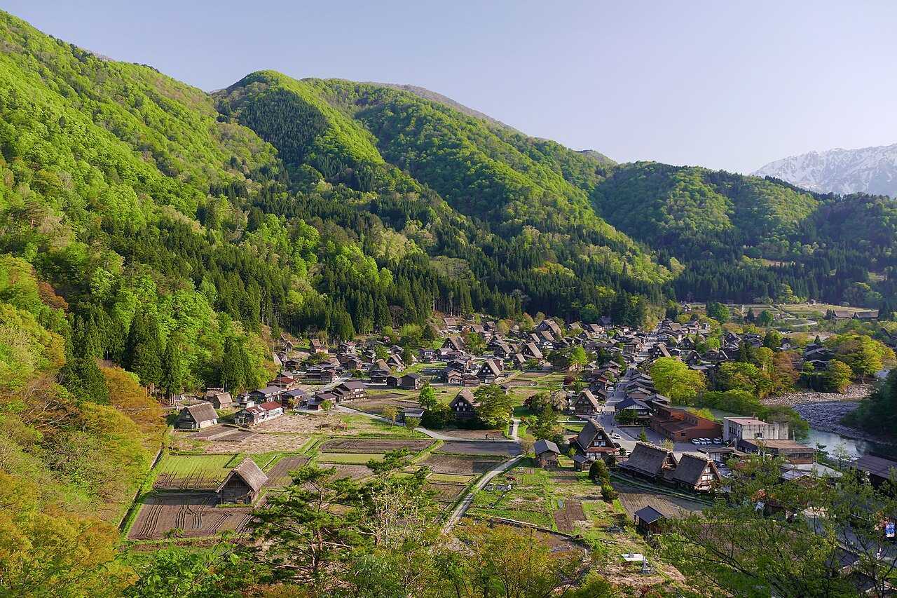白川郷の合掌造り集落 全景