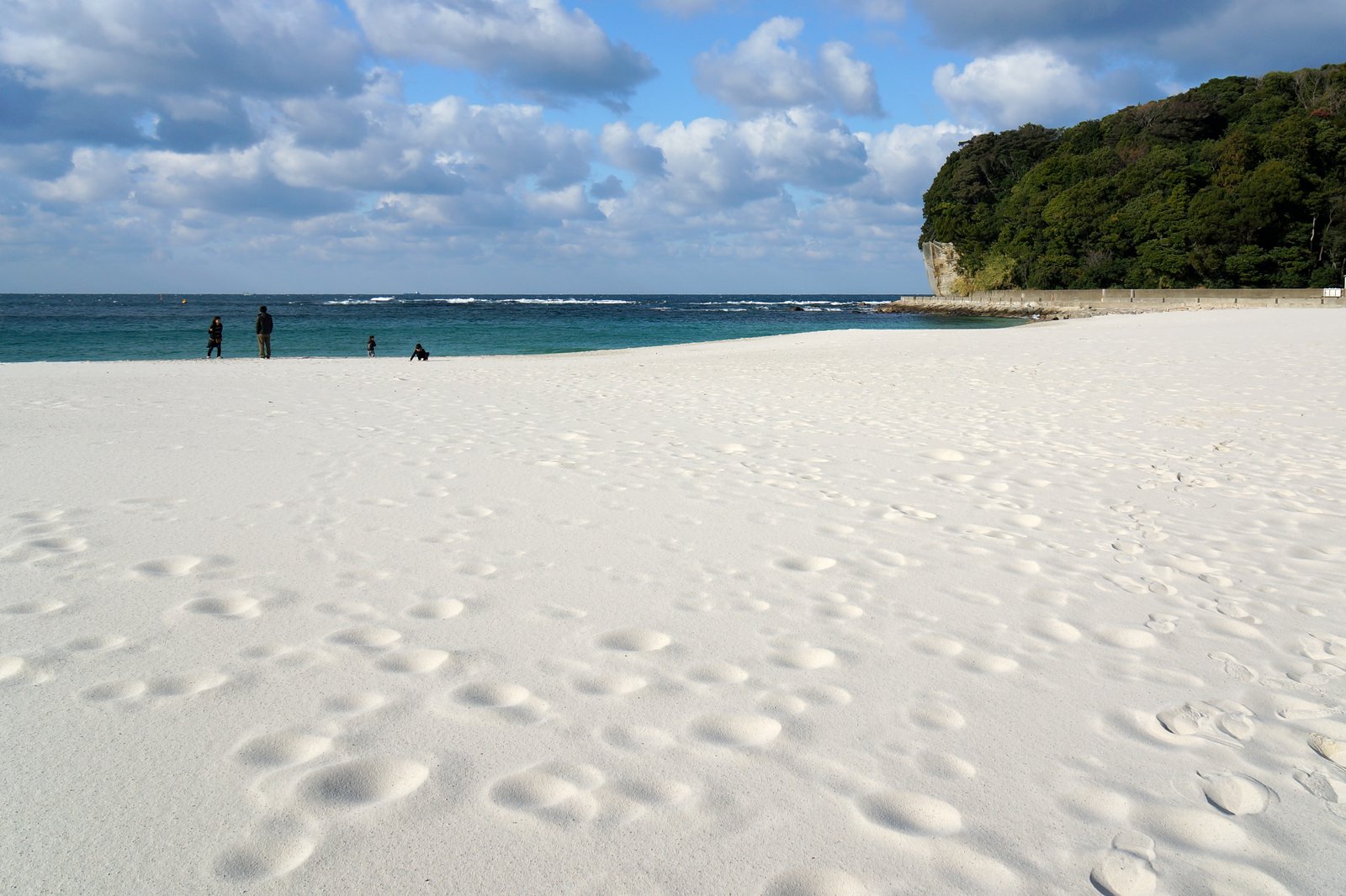 白浜温泉のシンボル白良浜と海岸線