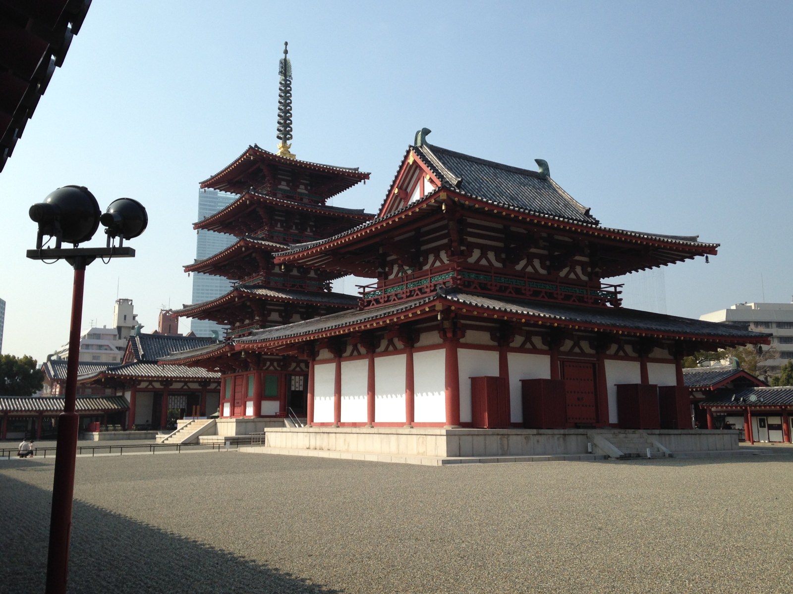 四天王寺の金堂と五重塔