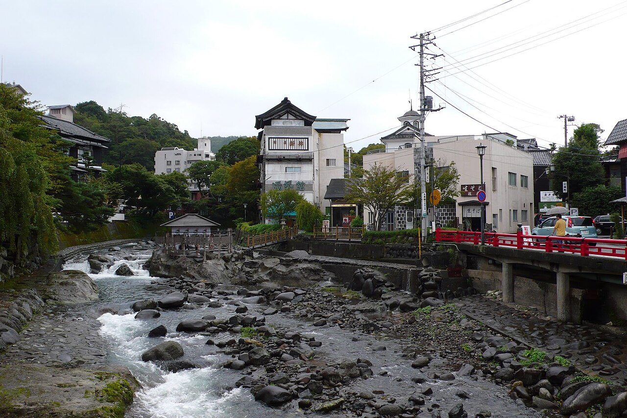 修善寺温泉の桂川と独鈷の湯