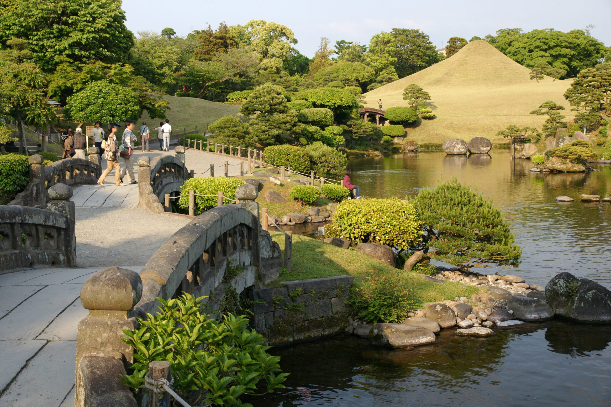 水前寺成趣園の池と富士見の縮景