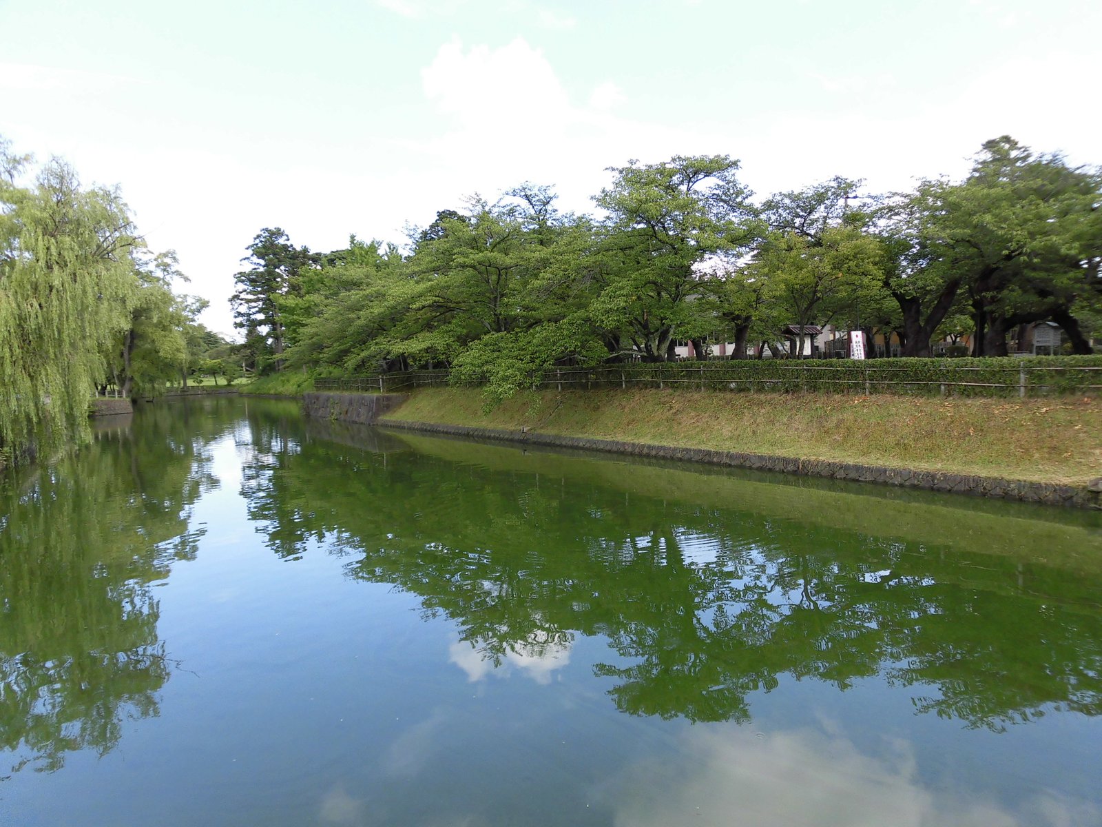 鶴岡公園の外観