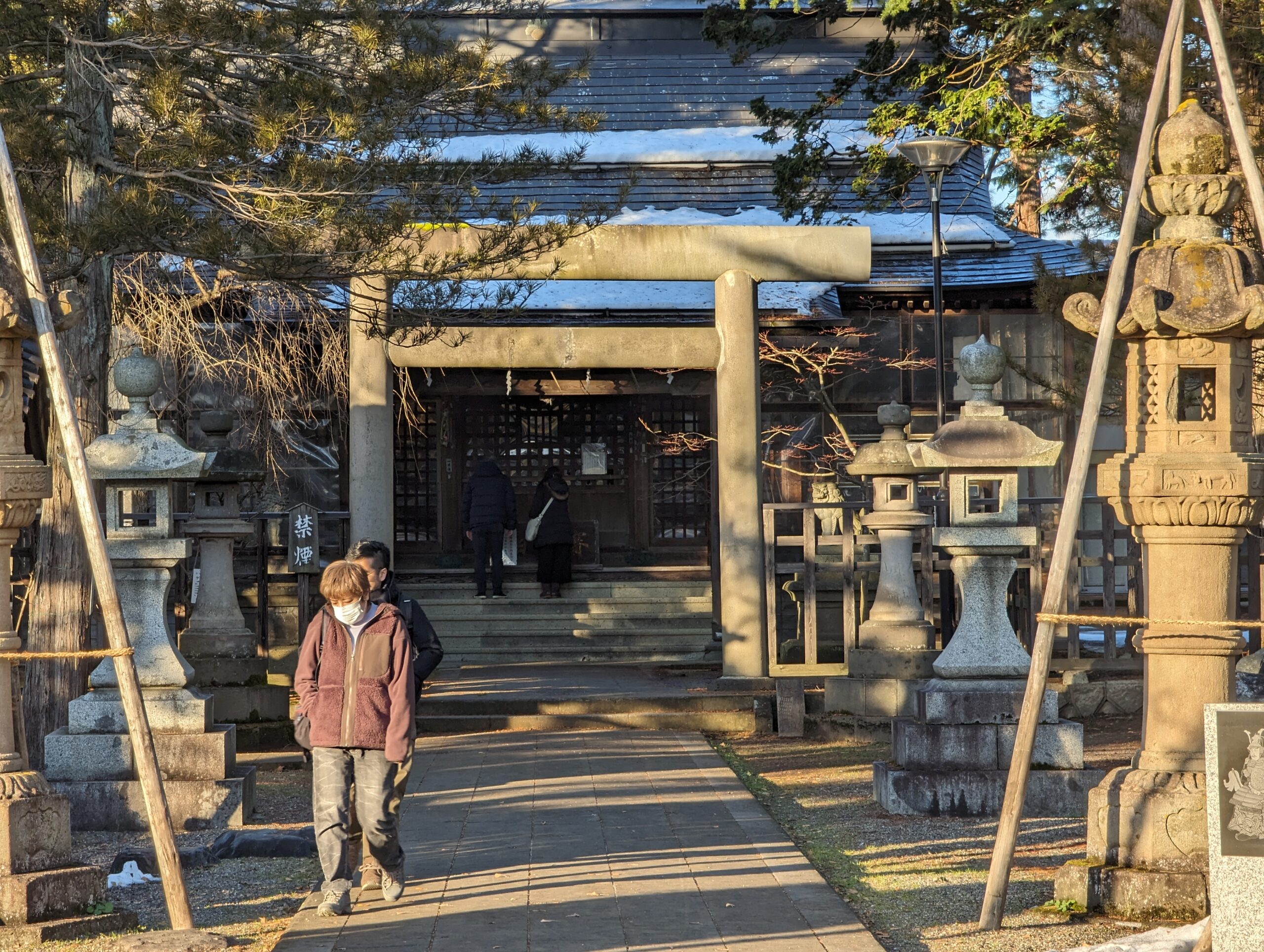 上杉神社の境内(米沢城本丸跡)