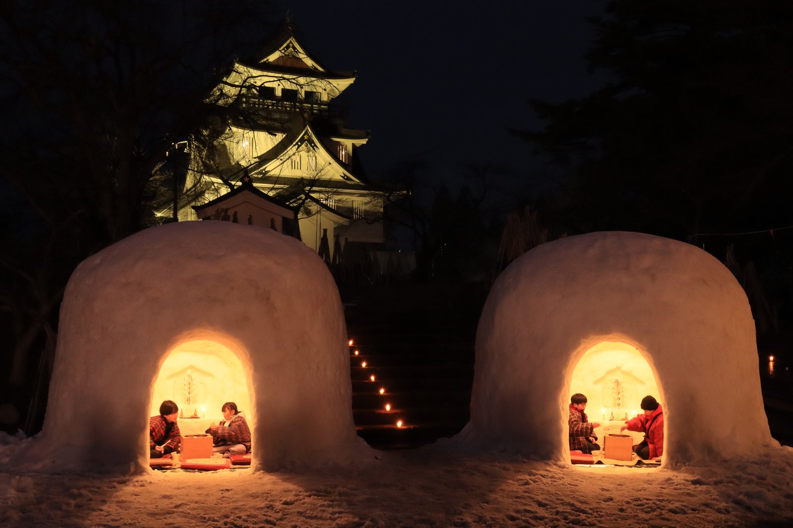 横手城とかまくらの夜景